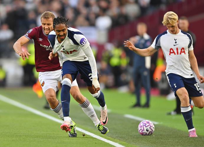 [中超]上海申花主场逆转战胜云南玉昆