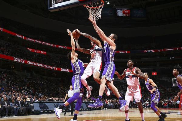 官方：莱斯特城租借签下伯恩利中场拉姆齐，租期一个赛季