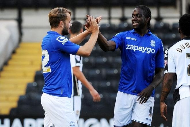 西甲-拉菲尼亚点射亚马尔破门 巴萨2-0比利亚雷亚尔