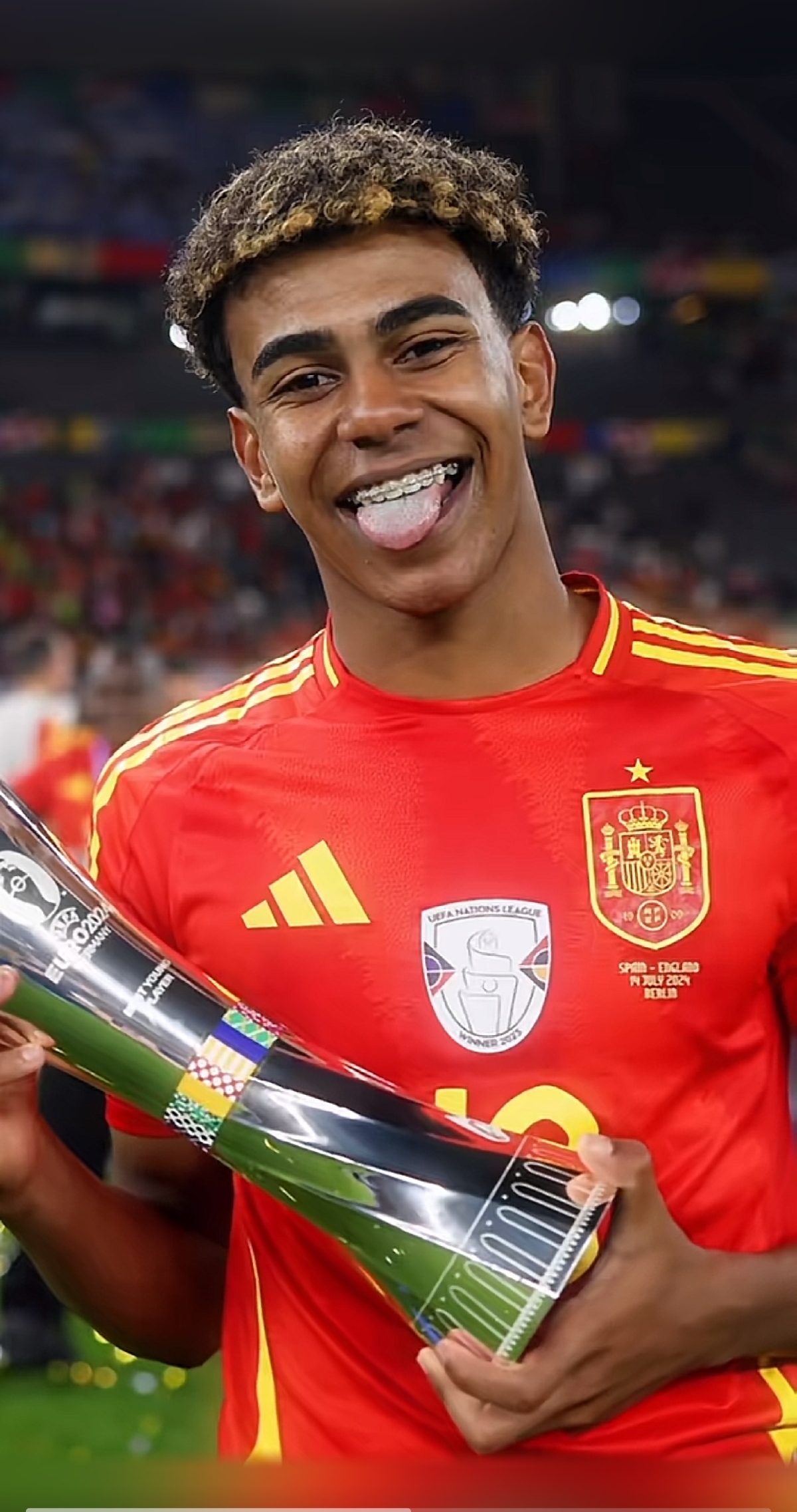 科贝：马德里街头出现了大量针对弗洛伦蒂诺的批评横幅