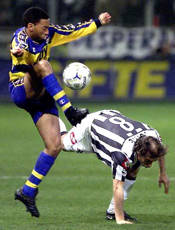 索尼新专利曝光：AI识别成人内容 降低场景激烈程度！